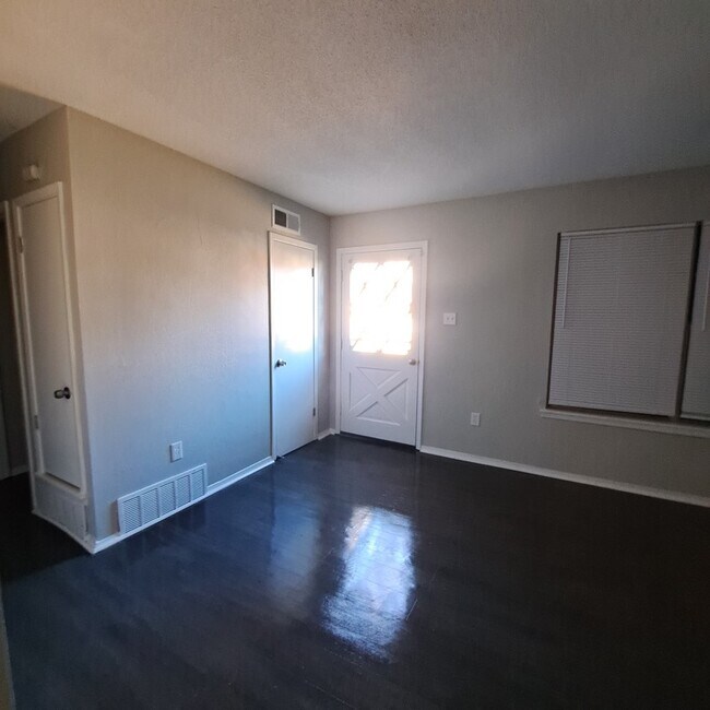 Building Photo - 1289 Parkrose Rd