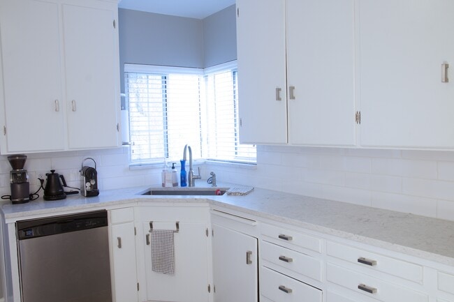 Building Photo - 2294 S 2000 E