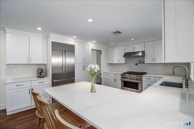 Foto del edificio - 58 Davenport Dr