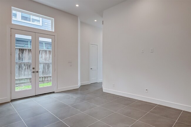 Foto del edificio - 8926 Spring Knoll Forest Dr