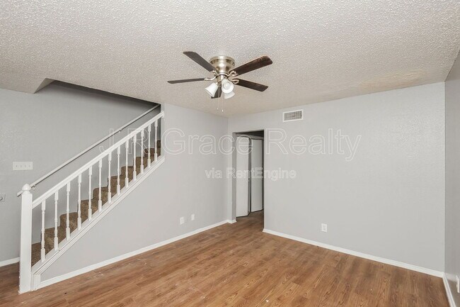 Foto del edificio - 5933 Shadydell Dr