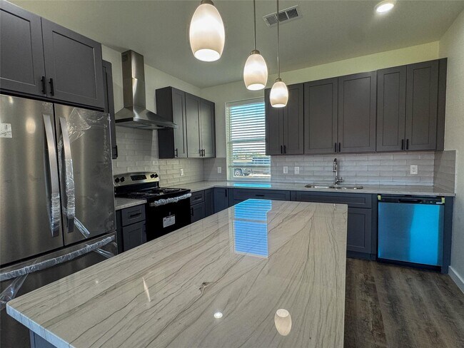 Foto del edificio - 430 Lucy Rd