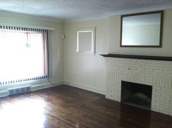 Building Photo - 15033 Gilchrist St