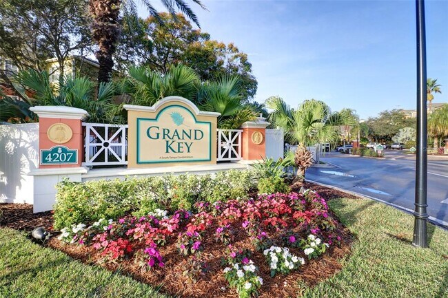 Building Photo - 4207 S Dale Mabry Hwy