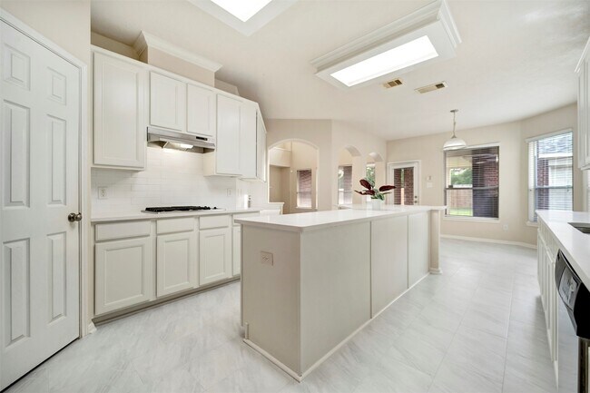 Foto del edificio - 8215 Still Oak Ln