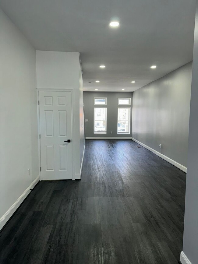 Building Photo - Charming 3BR House in Baltimore