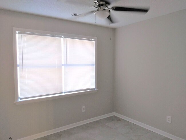 Foto del edificio - 418 Hargrove St Duplex