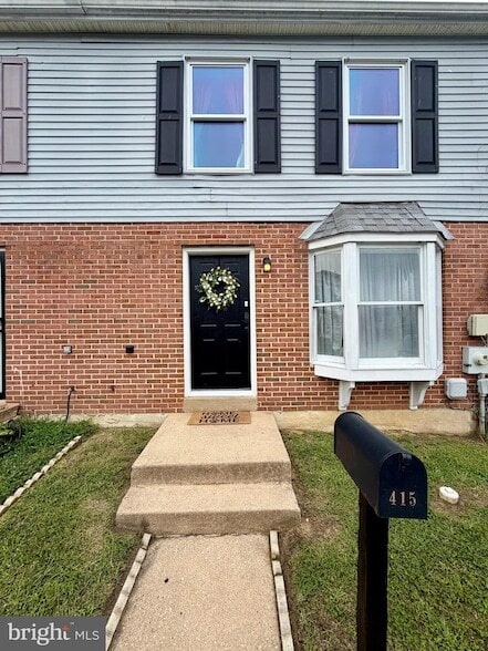 Building Photo - 415 Strathaven Ct