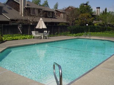 Foto del edificio - 1661 Creekview Cir