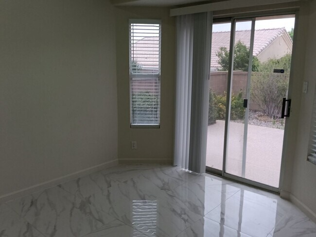 Building Photo - 4 Bedroom, 2 Bathroom! Lovely Home!