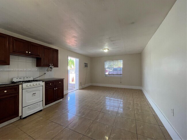 Foto del edificio - 10440 NW 31st Ave