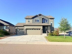 Building Photo - Beautiful 3 Bed, 2.5 Bath House in Windsor!