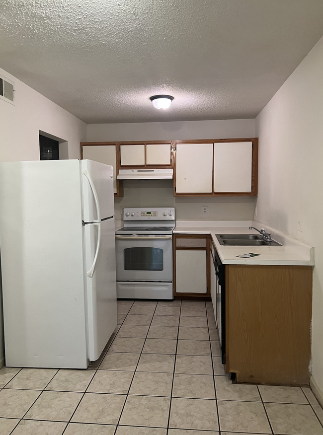 Kitchen with refrigerator, dishwasher and stove - 145 Lullwater Dr