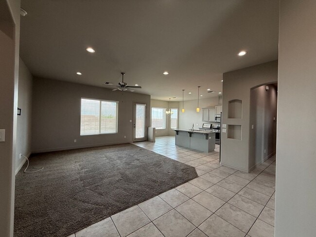 Building Photo - 4 Bedroom in Villa Chaparral!