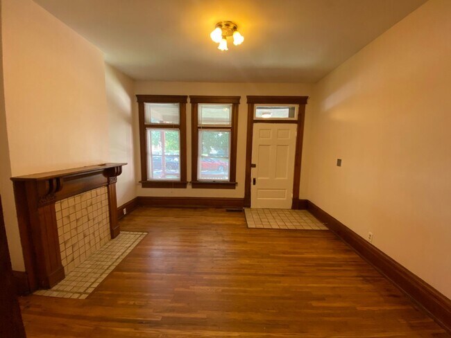 Foto del edificio - W 1st Ave 145-147 MLR