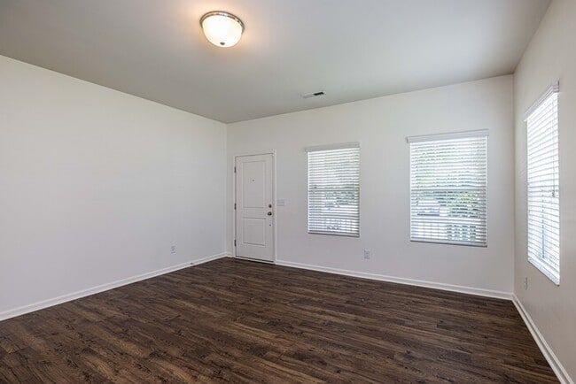 Building Photo - GREAT 2 Bedroom Townhome Regent Park - AUGUST MOVE IN SPECIAL