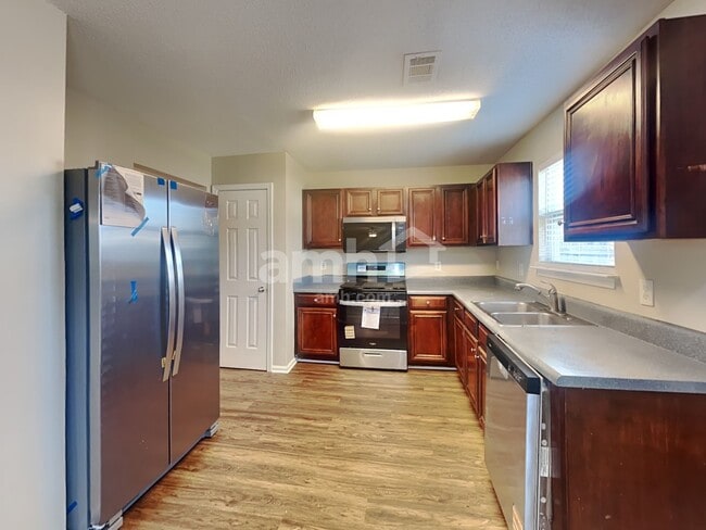 Foto del edificio - 4897 Bryant Dr