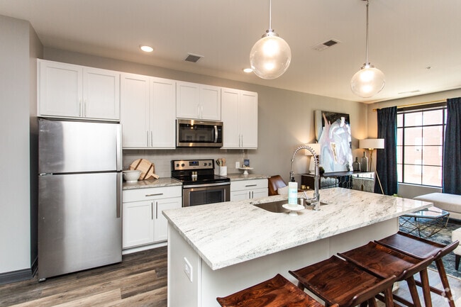 1BR, 1BA - 694 SF - LC RiverSouth