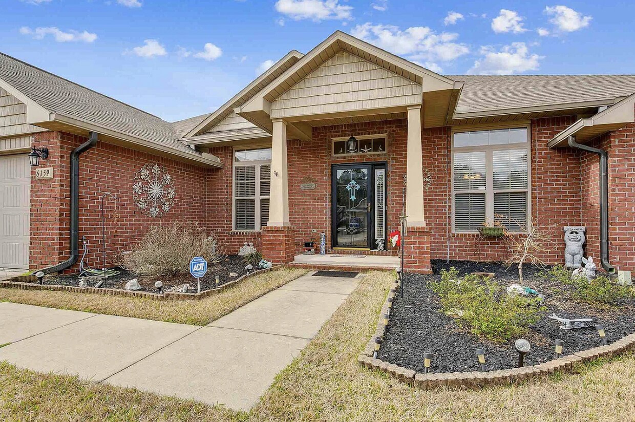 Primary Photo - Clean and spacious home!