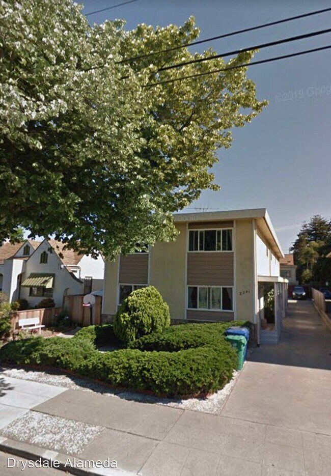 Foto del edificio - 2241 Clinton Ave