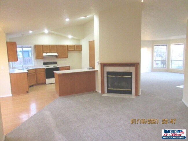 Building Photo - 2475 N Lochness Way