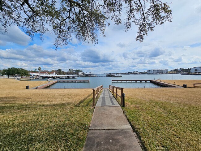 Foto del edificio - 15575 Marina Dr