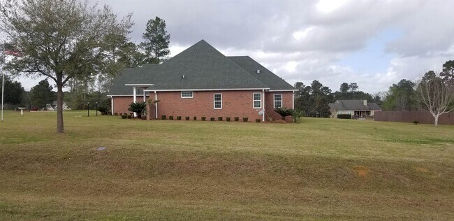 Building Photo - 565 Twin Ponds Dr