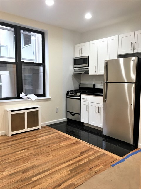 Primary Photo - 243 W 107th St