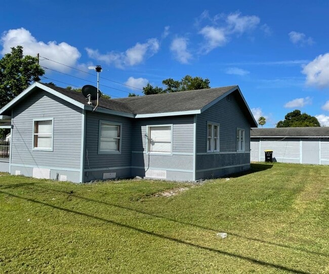 Building Photo - 830 N Combee Rd