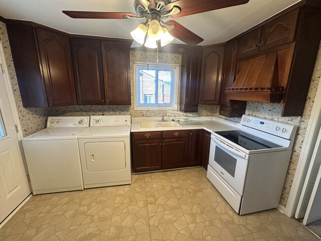 Building Photo - 1926 Boaz Rd