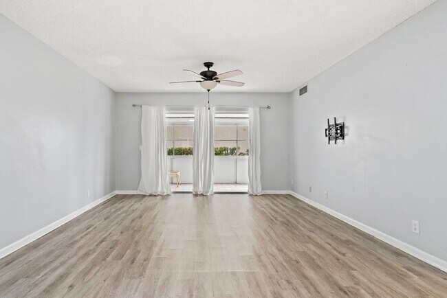 Foto del edificio - 12001 Poinciana Blvd