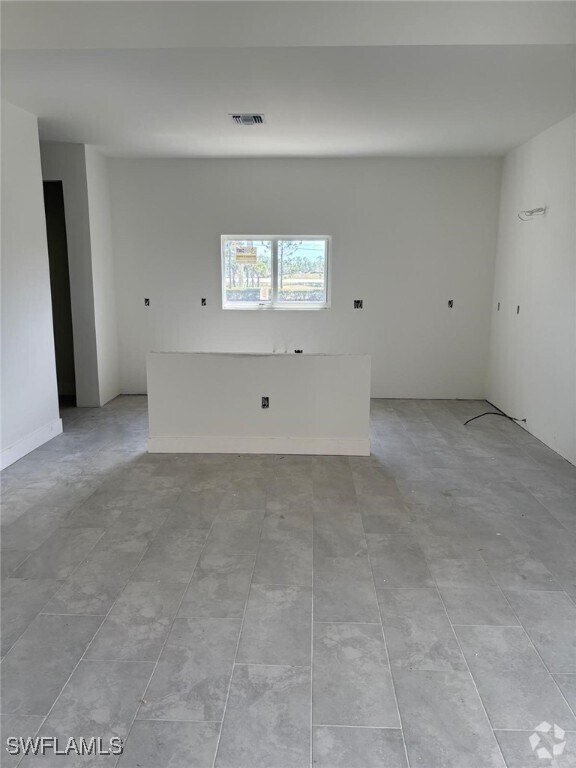 Building Photo - 1058 Bell Blvd