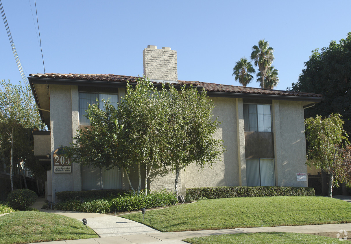 Building Photo - 203 E Live Oak St