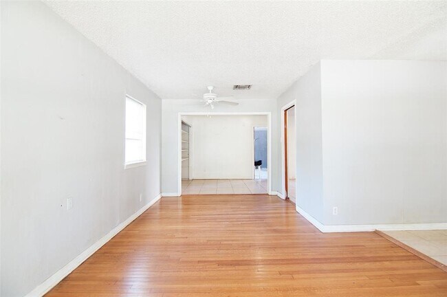 Foto del edificio - 4048 Newshire Dr