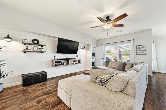 Building Photo - 436 Musgrav-
