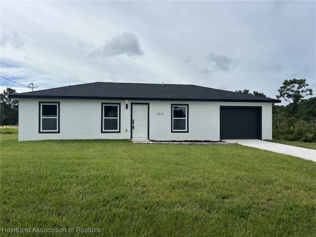 Foto principal - 7213 Ancha St