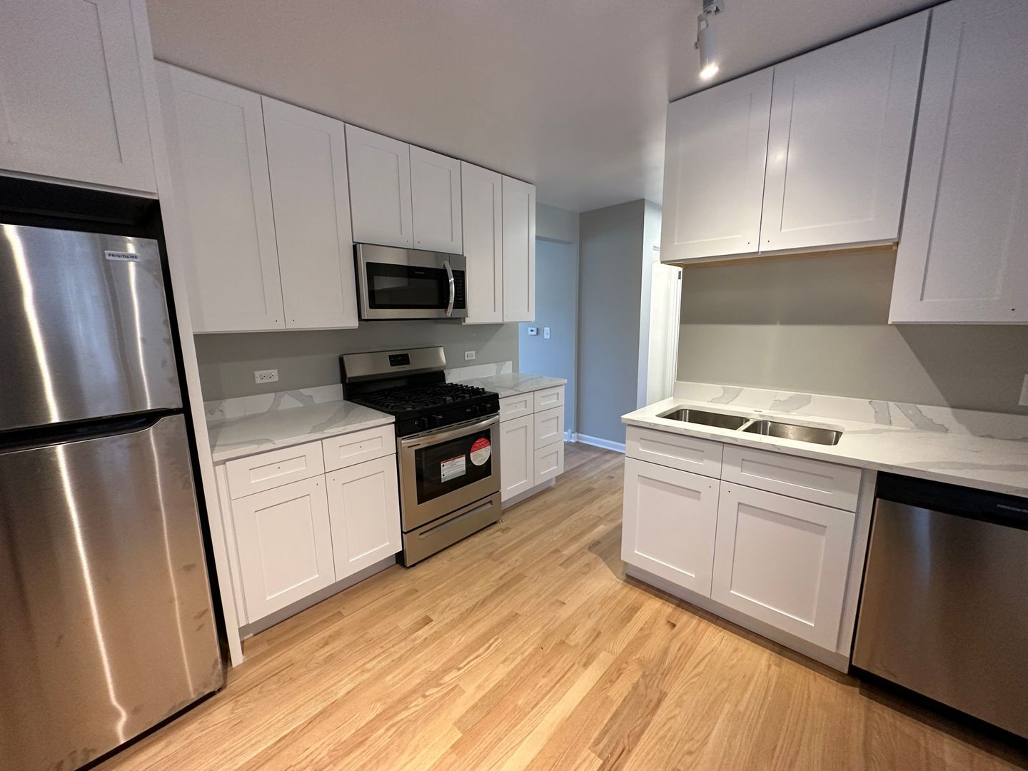 Curated visual reference: Fresh Look at 2744 Lauretta Pl Highland Park Il 60035