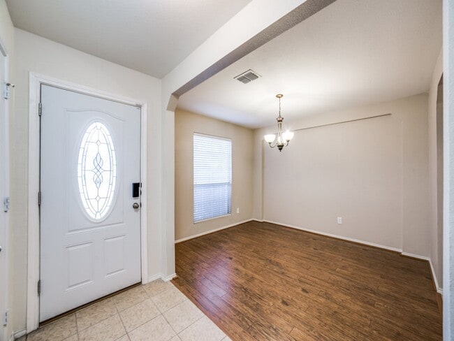 Building Photo - 216 Weeping Willow