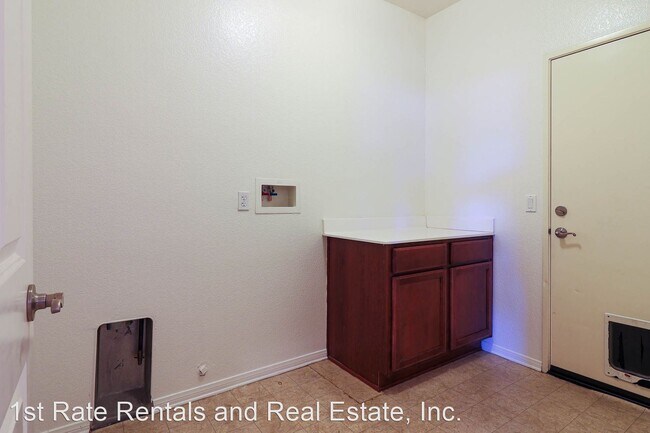 Building Photo - 3 br, 2 bath House - 15333 Oak Tree Dr Uni...