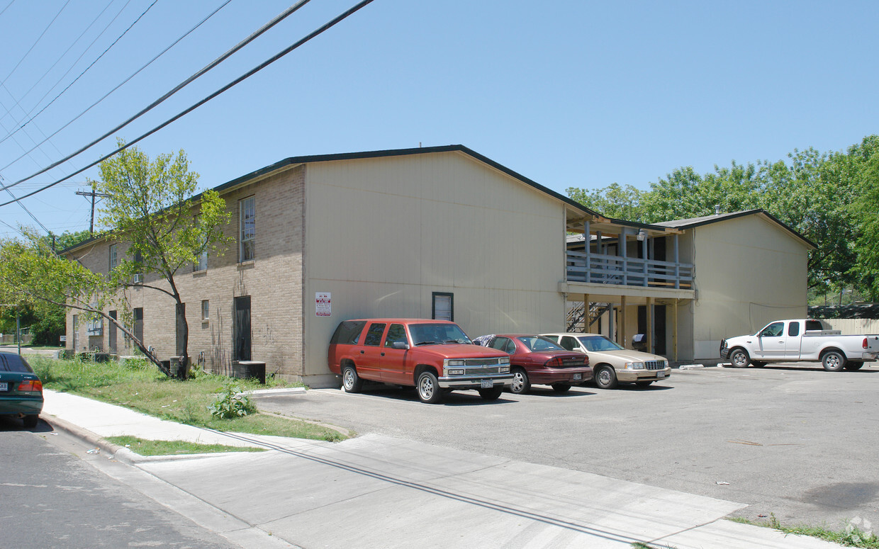 Building Photo - Oak Creek Apartments