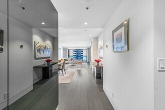 Building Photo - 10724 Wilshire Blvd