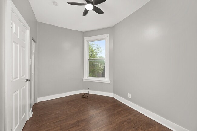Building Photo - 6813 S St Lawrence Ave