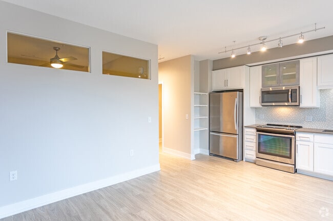 Studio, 1BA, Fairview - 569SF - The Finn Apartments