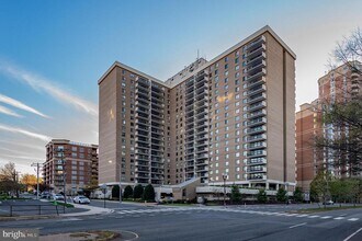 Building Photo - 3800 Fairfax Dr