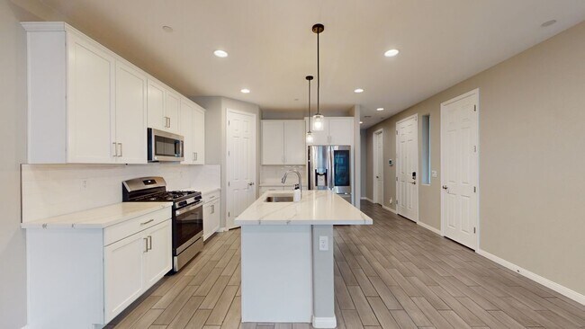 Building Photo - 770 Aurora Vale Pl