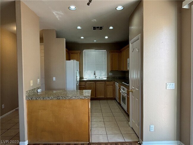 Building Photo - 6260 Huntington Ridge Ave