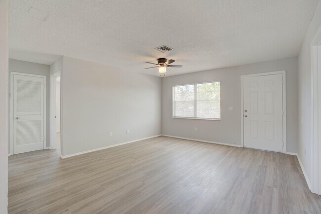 Building Photo - 6620 Jupiter Gardens Blvd