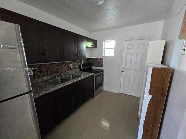 Foto del edificio - 4151 SW 19th St