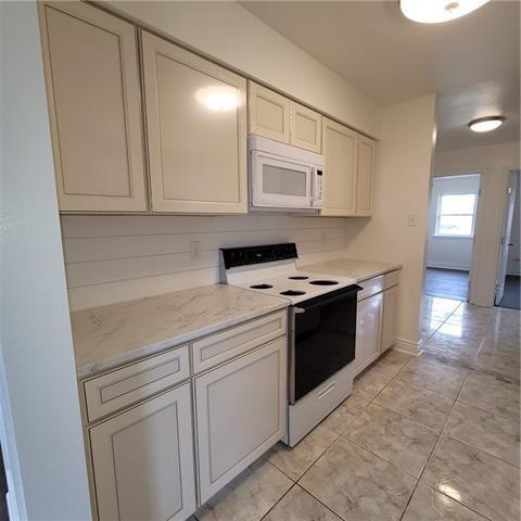 Building Photo - 128 Sam St