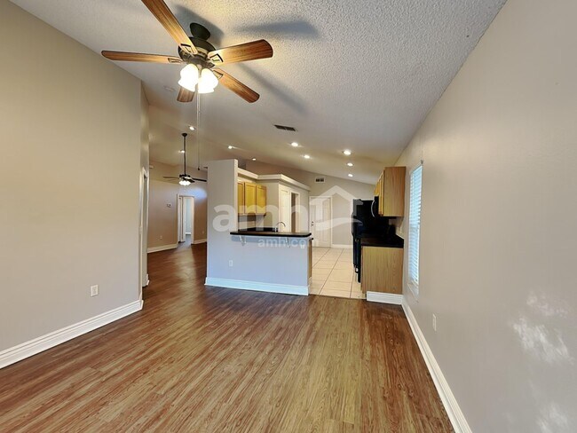 Building Photo - 1237 Acorn Cir